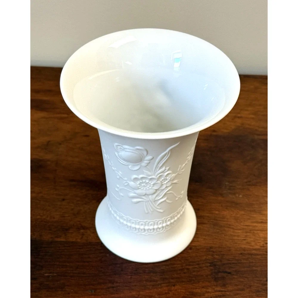 Vintage AK Kaiser Porzellan Germany White Bisque Relief Floral Vase 384/15 6
